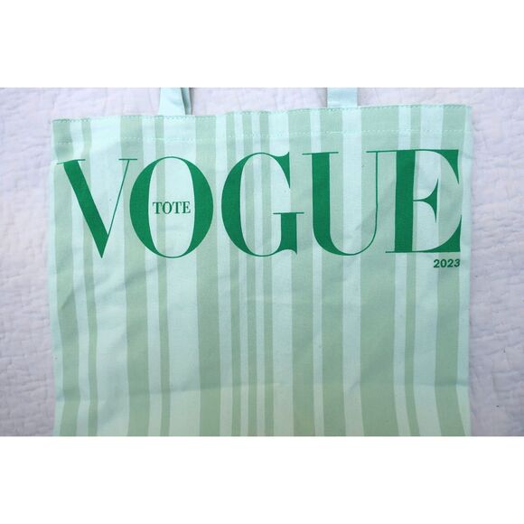VOGUE 2023 Green Tote Bag - Picture 4 of 4